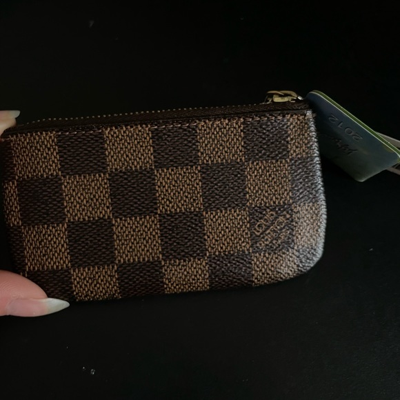 Louis Vuitton key pouch - Picture 4 of 8